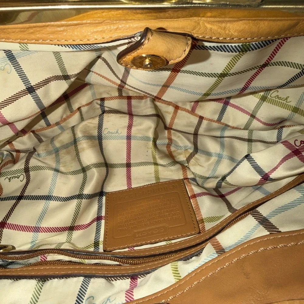 Coach Ergo Tan Kiss Lock Hobo Shoulder Bag Plaid Lined, Gold Hardware, Charm
